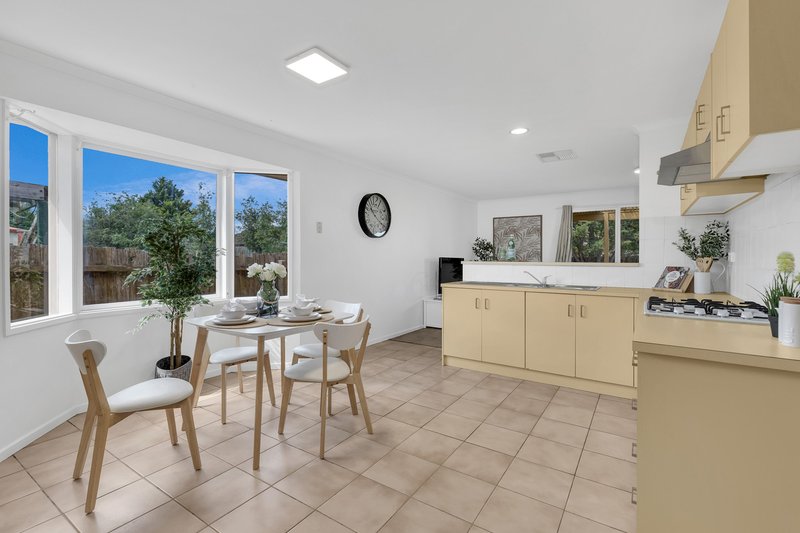 Photo - 10 Kingfisher Court, Werribee VIC 3030 - Image 4