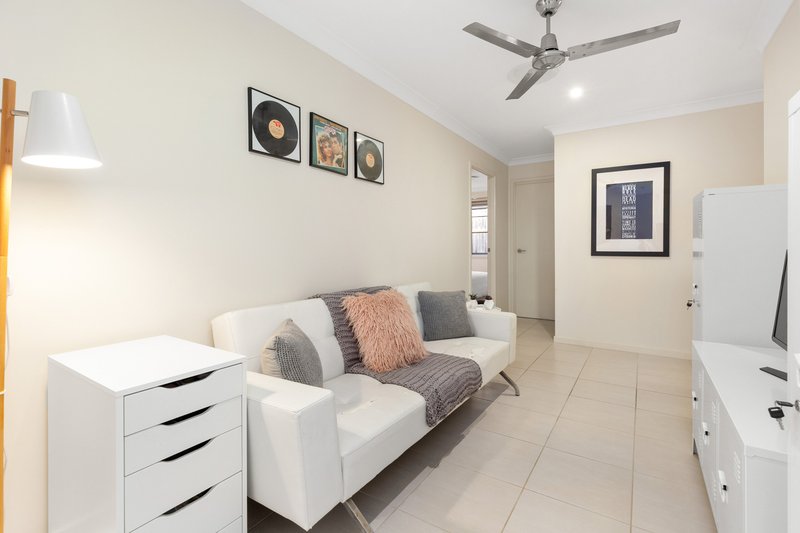 Photo - 10 Kingfisher Drive, Upper Kedron QLD 4055 - Image 6