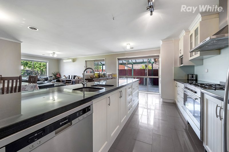 Photo - 10 Kipping Rise, South Morang VIC 3752 - Image 3