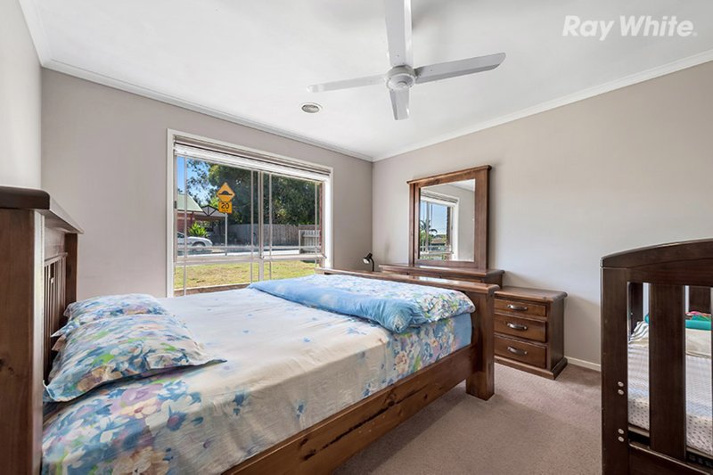 Photo - 10 Kipping Rise, South Morang VIC 3752 - Image 5