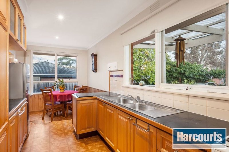 Photo - 10 Kirrawee Avenue, Wantirna South VIC 3152 - Image 2