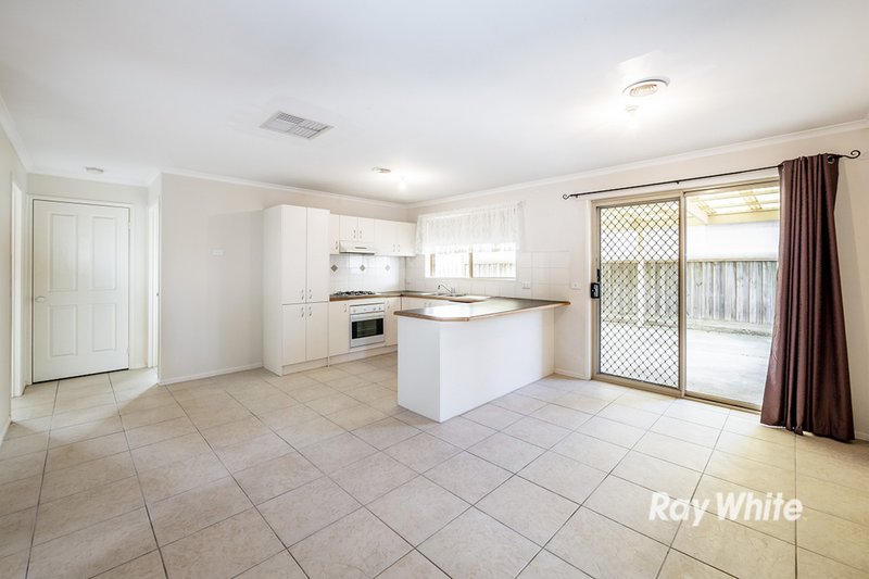 Photo - 10 Kismet Close, Cranbourne West VIC 3977 - Image 5