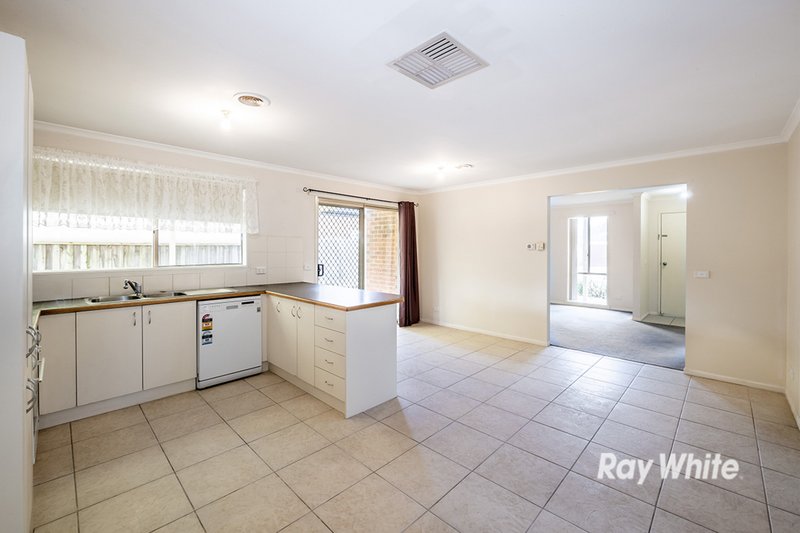 Photo - 10 Kismet Close, Cranbourne West VIC 3977 - Image 6