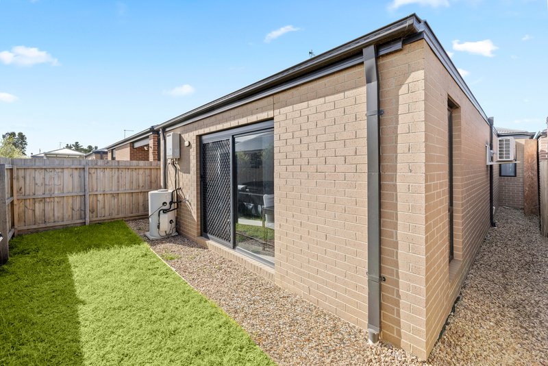 Photo - 10 Lahore Close, Tarneit VIC 3029 - Image 9