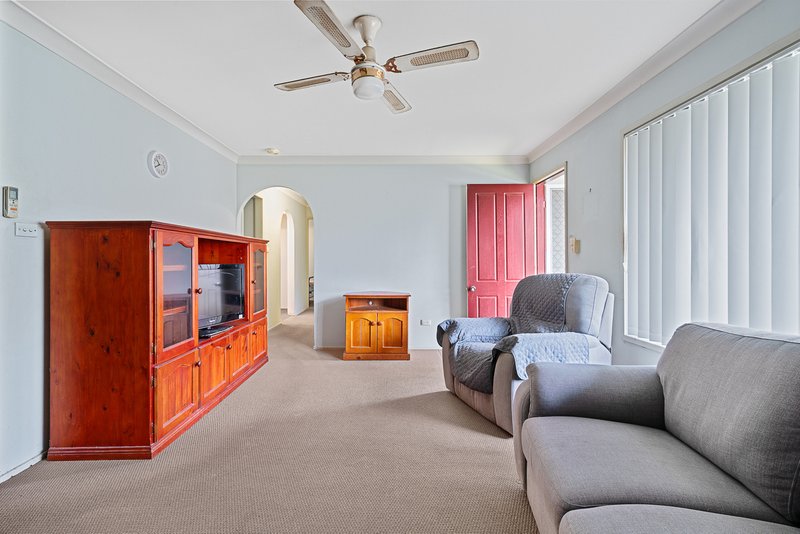 Photo - 10 Lakedge Avenue, Berkeley Vale NSW 2261 - Image 4