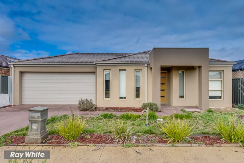 Photo - 10 Lamington Drive, Tarneit VIC 3029 - Image 2