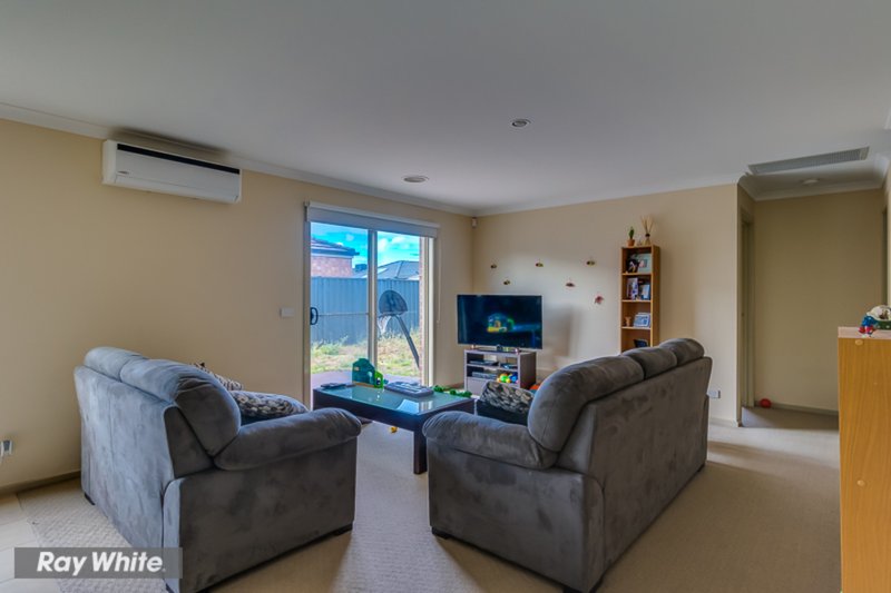 Photo - 10 Lamington Drive, Tarneit VIC 3029 - Image 7