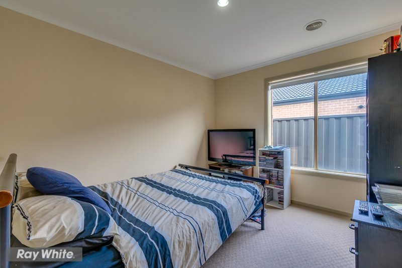 Photo - 10 Lamington Drive, Tarneit VIC 3029 - Image 9