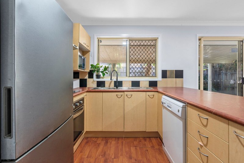 Photo - 10 Lamington Place, Loganholme QLD 4129 - Image 3