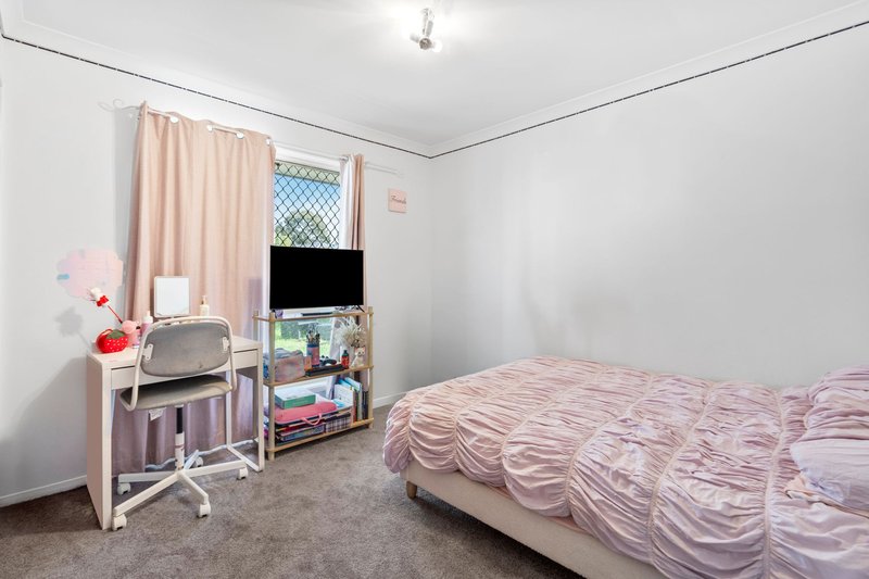 Photo - 10 Lamington Place, Loganholme QLD 4129 - Image 9