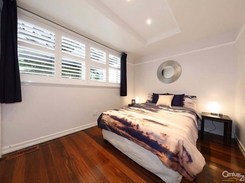 Photo - 10 Landles Street, Mckinnon VIC 3204 - Image 7