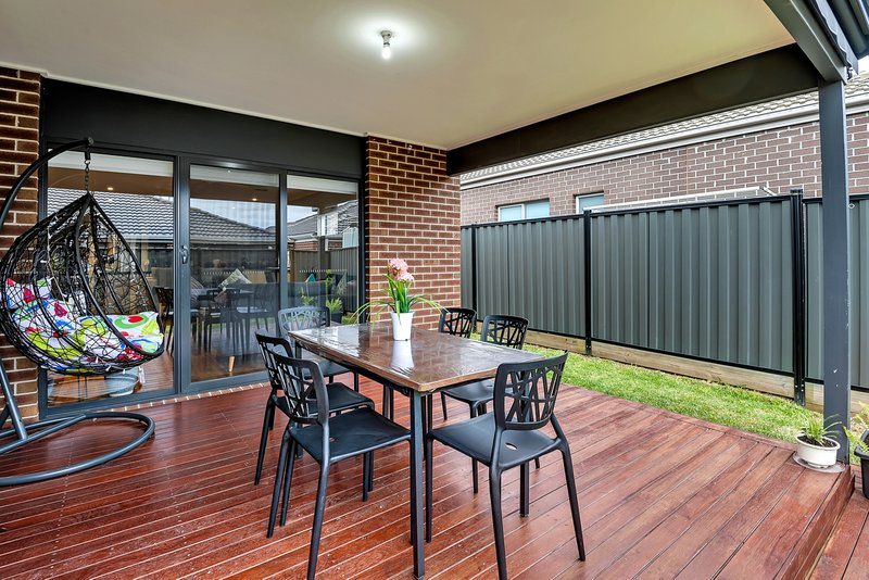 Photo - 10 Landor Way, Craigieburn VIC 3064 - Image 17