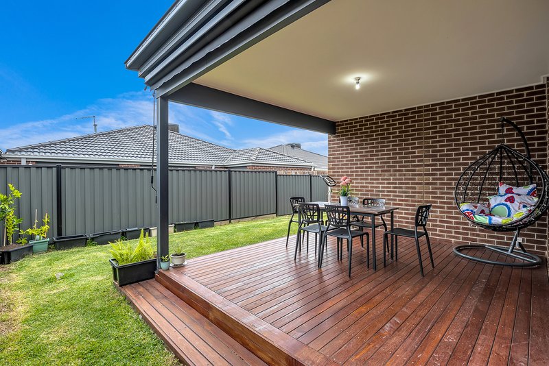 Photo - 10 Landor Way, Craigieburn VIC 3064 - Image 18