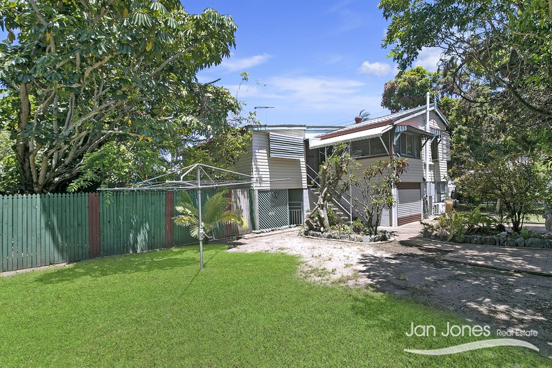 Photo - 10 Landsborough Avenue, Scarborough QLD 4020 - Image 4