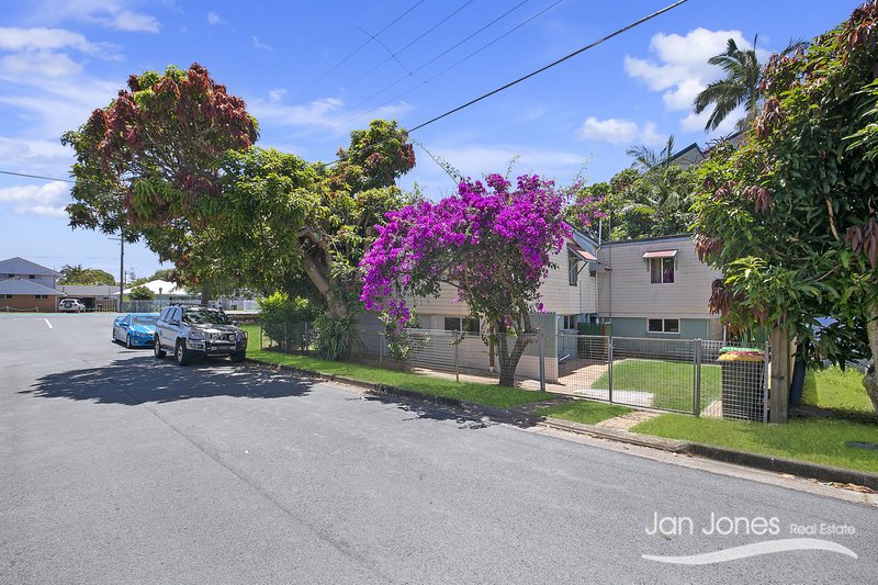 Photo - 10 Landsborough Avenue, Scarborough QLD 4020 - Image 6