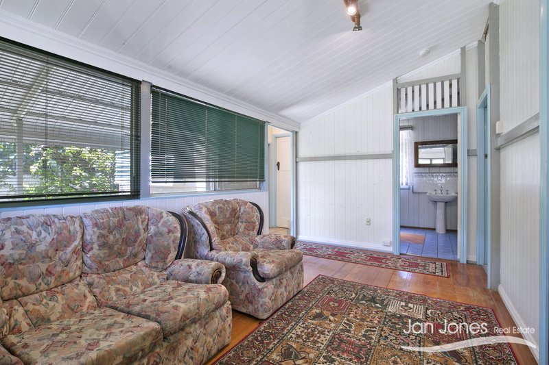 Photo - 10 Landsborough Avenue, Scarborough QLD 4020 - Image 8