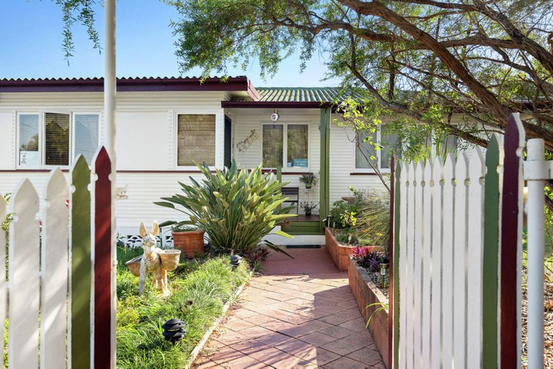 Photo - 10 Landscape Street, Stafford Heights QLD 4053 - Image 2