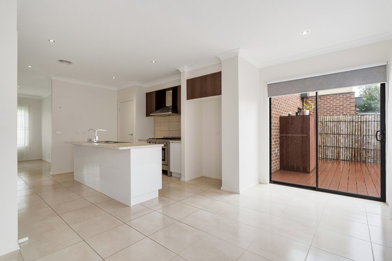Photo - 10 Landsdowne Avenue, Mickleham VIC 3064 - Image 6