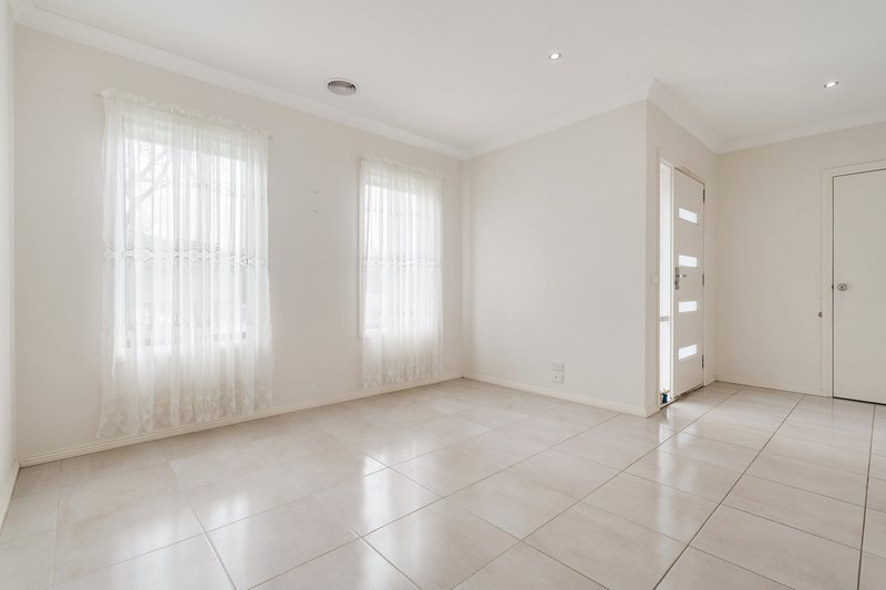 Photo - 10 Landsdowne Avenue, Mickleham VIC 3064 - Image 9
