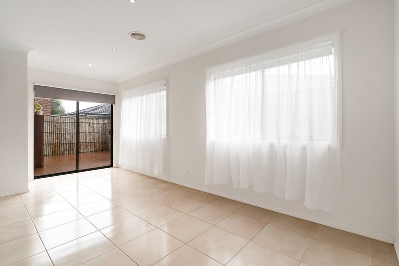 Photo - 10 Landsdowne Avenue, Mickleham VIC 3064 - Image 11