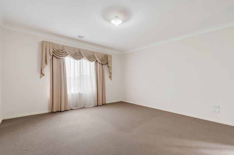 Photo - 10 Landsdowne Avenue, Mickleham VIC 3064 - Image 14