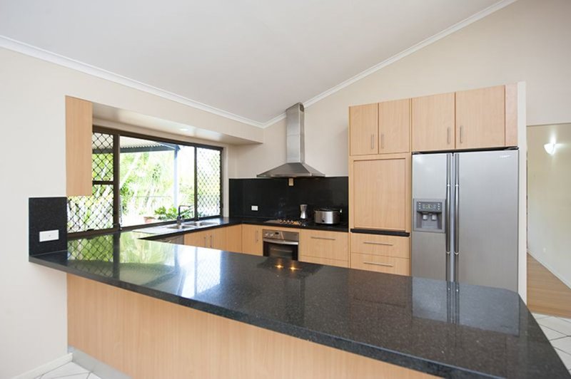 Photo - 10 Langdon Street, Tannum Sands QLD 4680 - Image 2