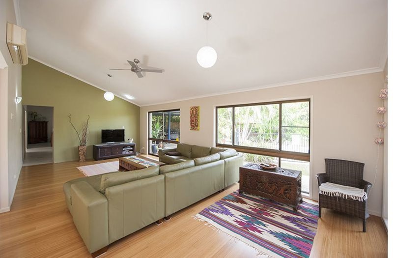 Photo - 10 Langdon Street, Tannum Sands QLD 4680 - Image 3