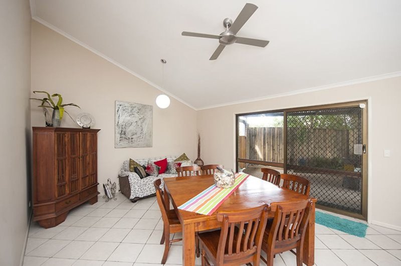 Photo - 10 Langdon Street, Tannum Sands QLD 4680 - Image 4