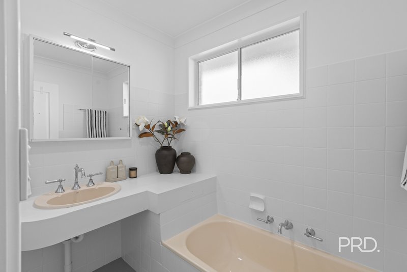 Photo - 10 Lansdowne Avenue, Lake Albert NSW 2650 - Image 18