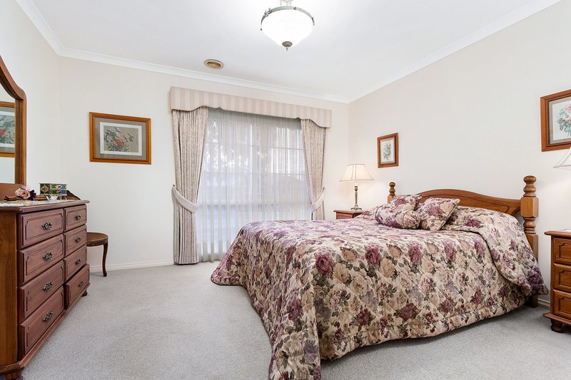 Photo - 10 Lapwing Road, South Morang VIC 3752 - Image 5