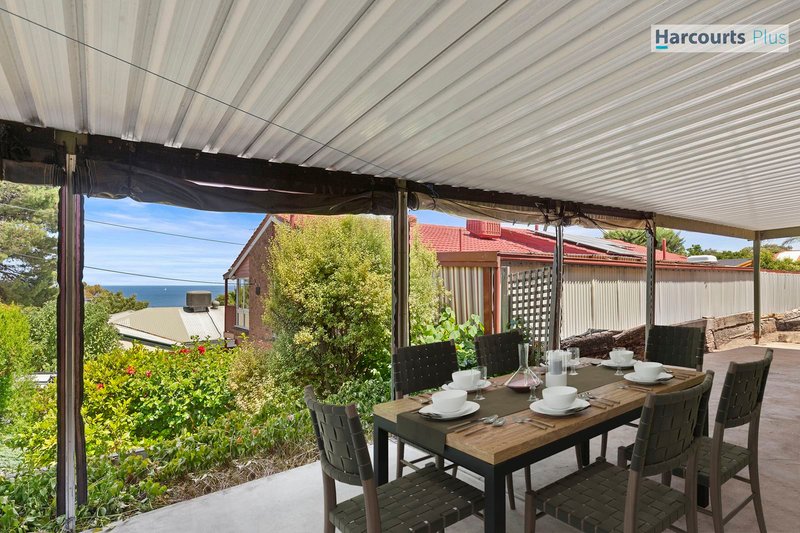 Photo - 10 Larnoo Street, Hallett Cove SA 5158 - Image 5