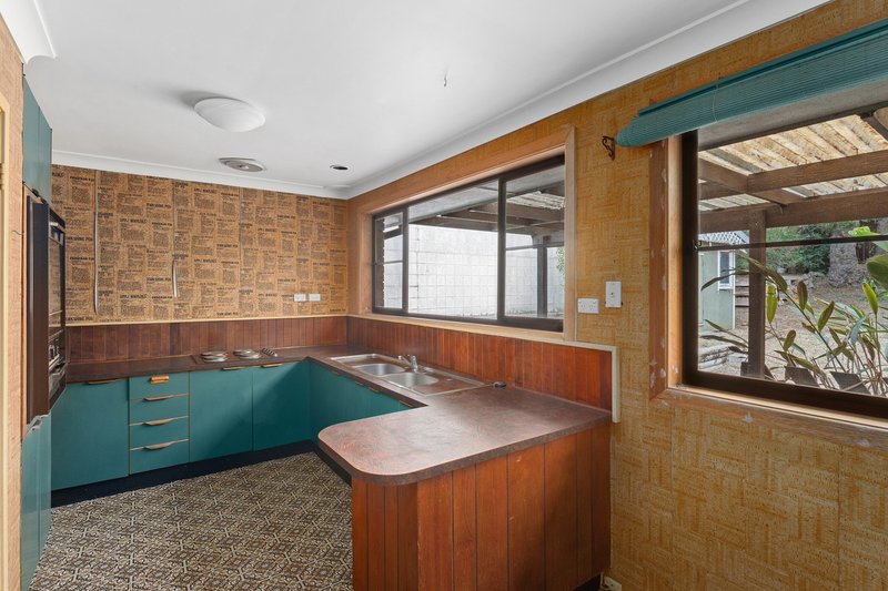 Photo - 10 Larool Place, Engadine NSW 2233 - Image 3