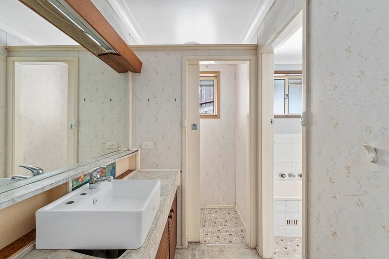 Photo - 10 Larool Place, Engadine NSW 2233 - Image 9