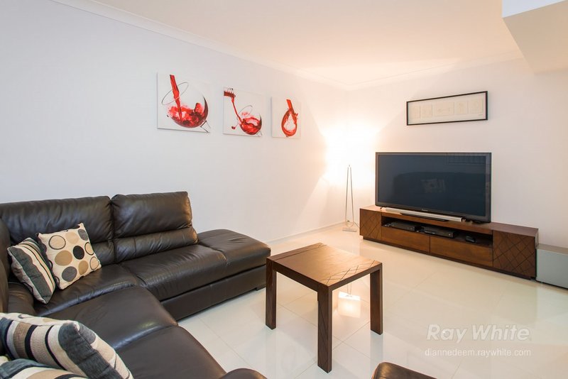 Photo - 10 Lauder Street, Mount Gravatt East QLD 4122 - Image 5