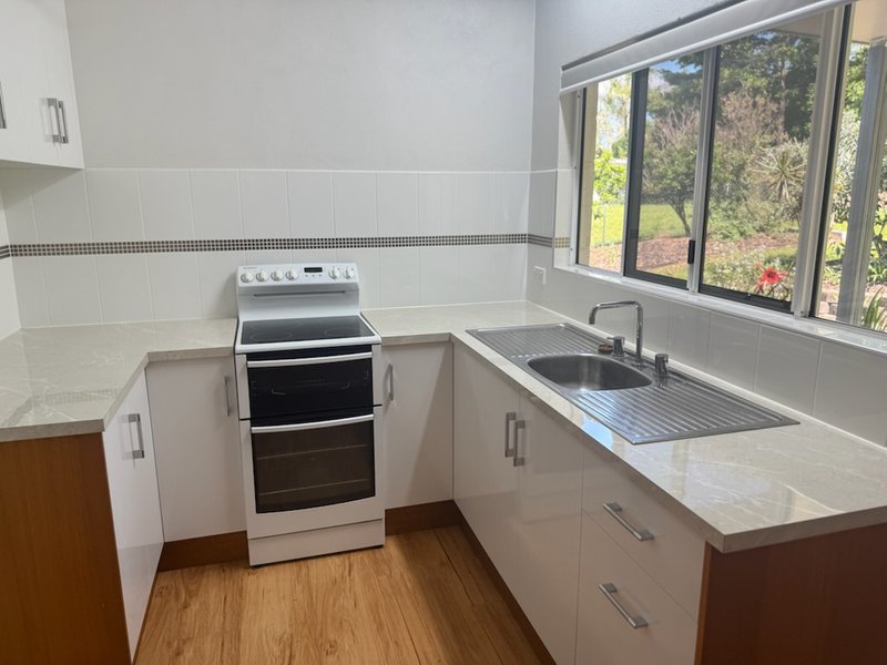 Photo - 10 Leeuwin Crescent, Bentley Park QLD 4869 - Image 2