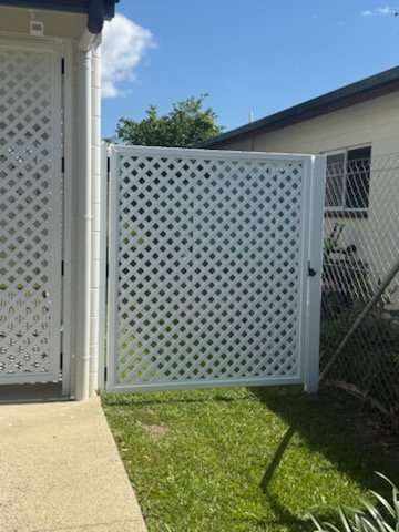 Photo - 10 Leeuwin Crescent, Bentley Park QLD 4869 - Image 9