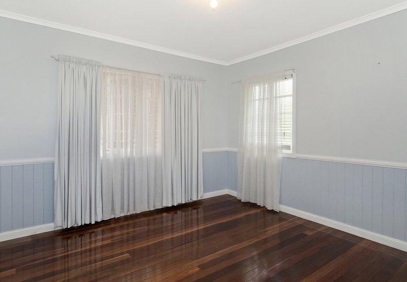 Photo - 10 Lehville Street, Beenleigh QLD 4207 - Image 3