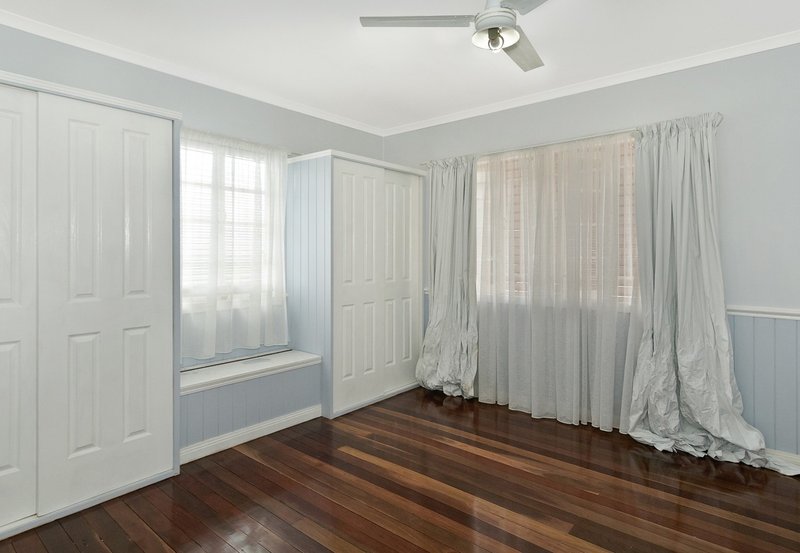 Photo - 10 Lehville Street, Beenleigh QLD 4207 - Image 4