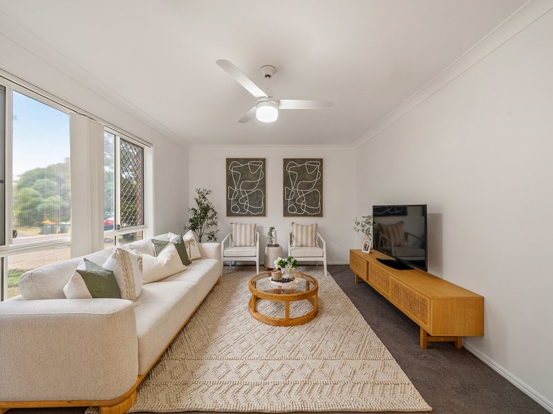 Photo - 10 Leichhardt Street, North Lakes QLD 4509 - Image 3