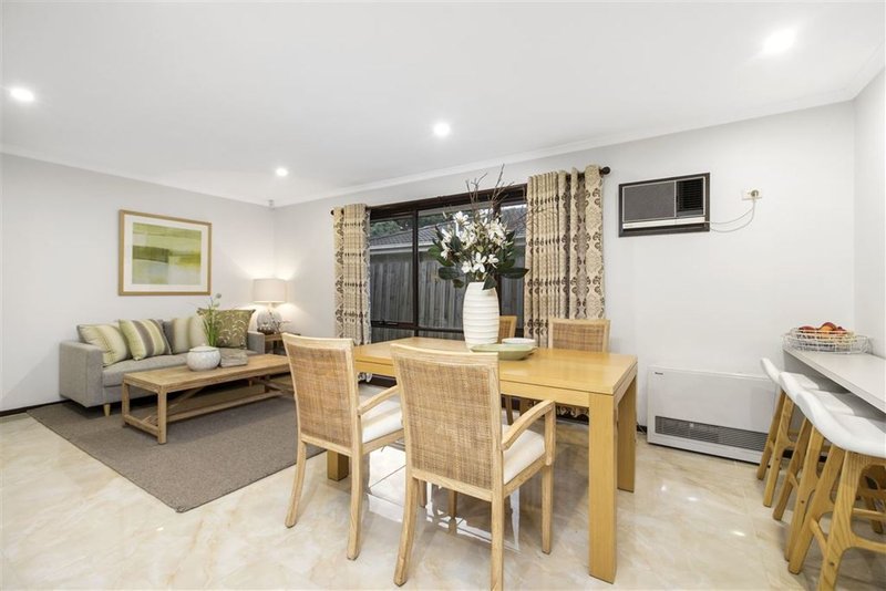 Photo - 10 Lennox Avenue, Glen Waverley VIC 3150 - Image 4