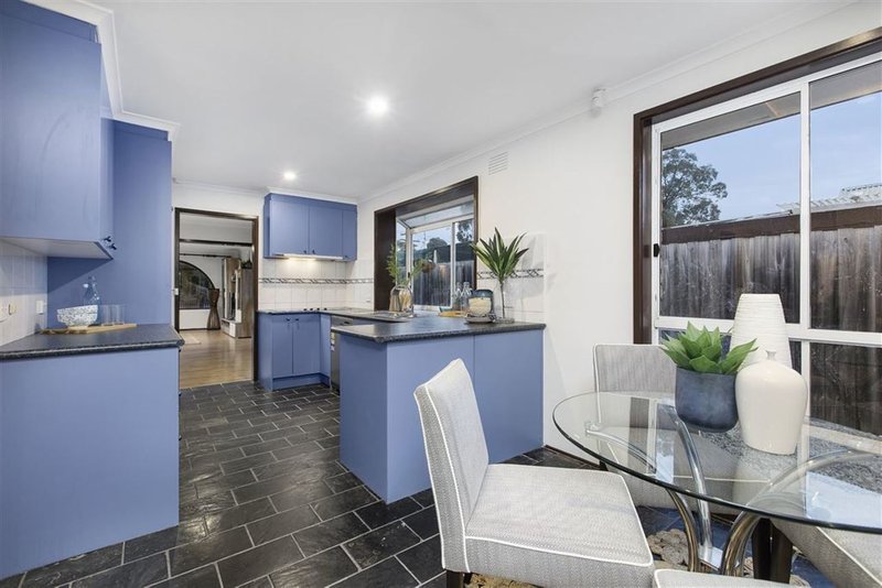 Photo - 10 Lennox Avenue, Glen Waverley VIC 3150 - Image 5