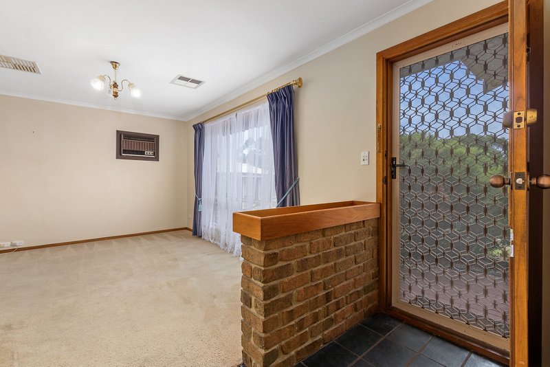 Photo - 10 Leslie Court, Morphett Vale SA 5162 - Image 2