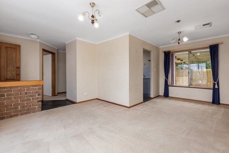 Photo - 10 Leslie Court, Morphett Vale SA 5162 - Image 3