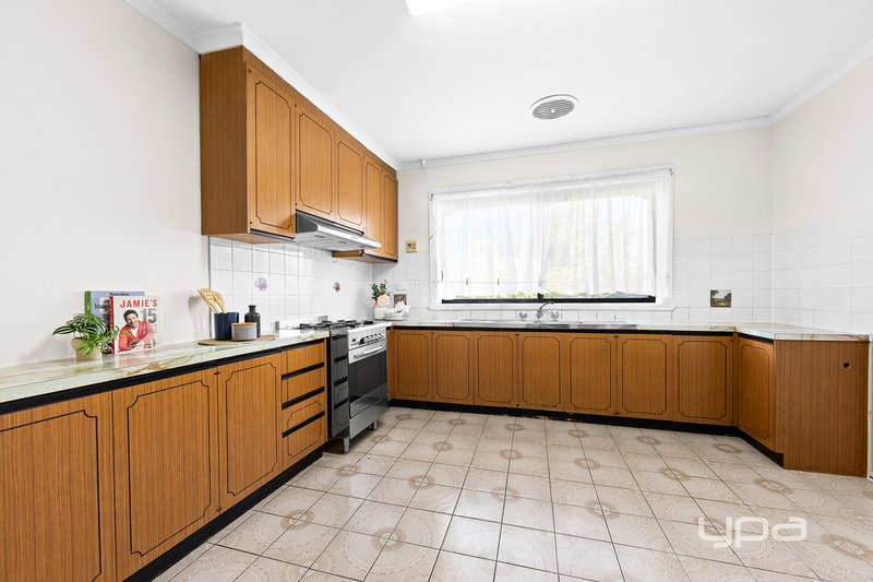 Photo - 10 Leslie Street, St Albans VIC 3021 - Image 4