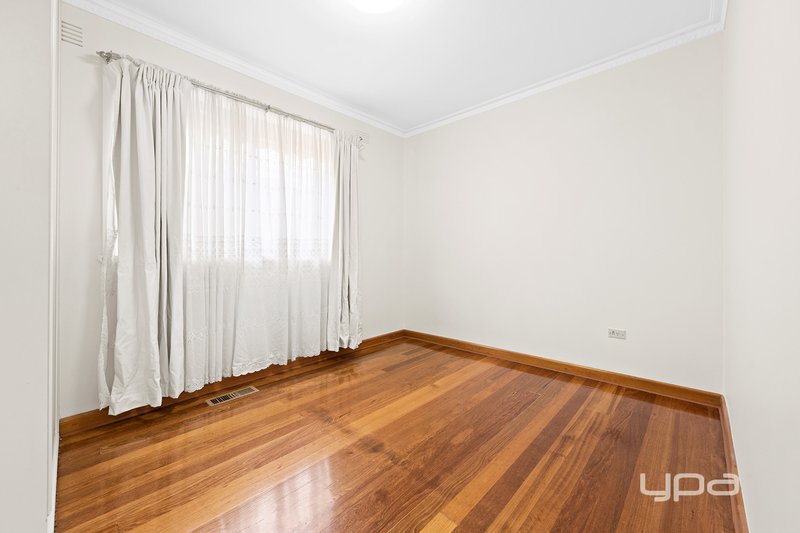 Photo - 10 Leslie Street, St Albans VIC 3021 - Image 8