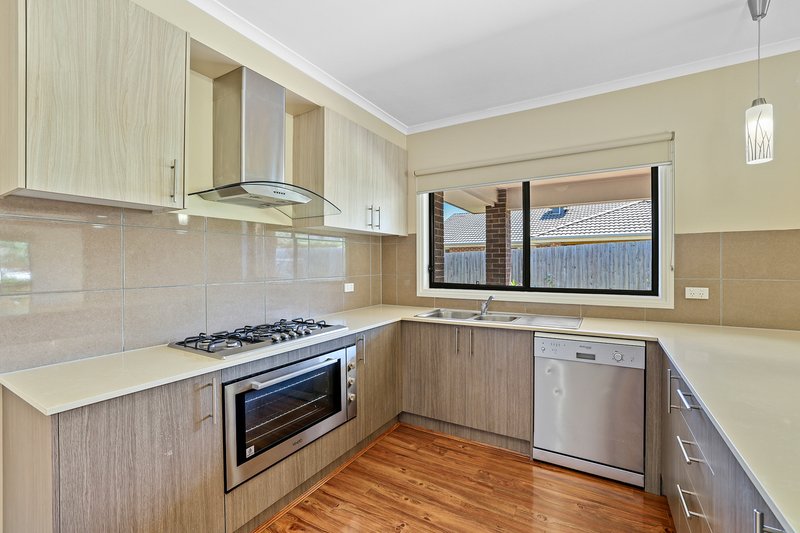 Photo - 10 Leura Street, Drouin VIC 3818 - Image 4