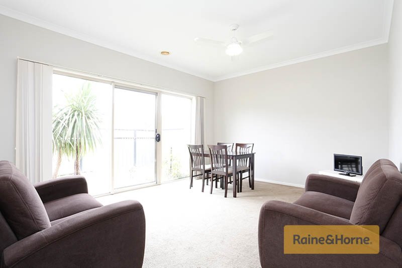 Photo - 10 Lewisham Place, Craigieburn VIC 3064 - Image 5