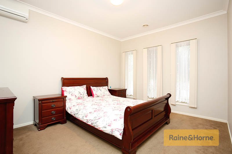 Photo - 10 Lewisham Place, Craigieburn VIC 3064 - Image 7