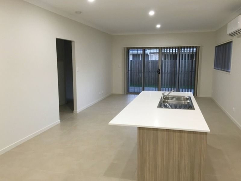 Photo - 10 Liberty Rise, Coomera QLD 4209 - Image 2