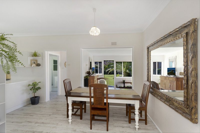 Photo - 10 Lido Avenue, North Narrabeen NSW 2101 - Image 3